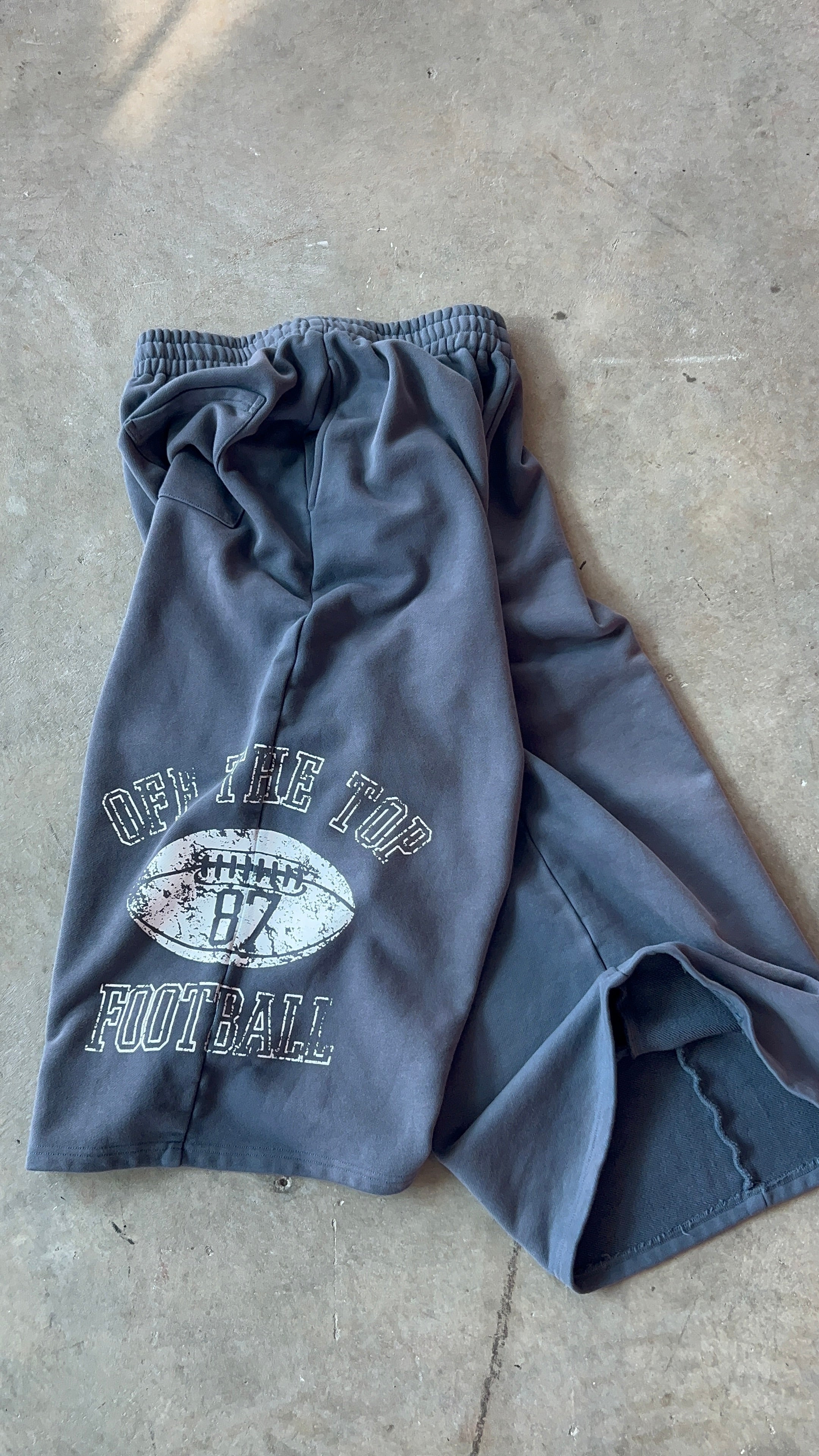 “87” SWEAT SHORTS