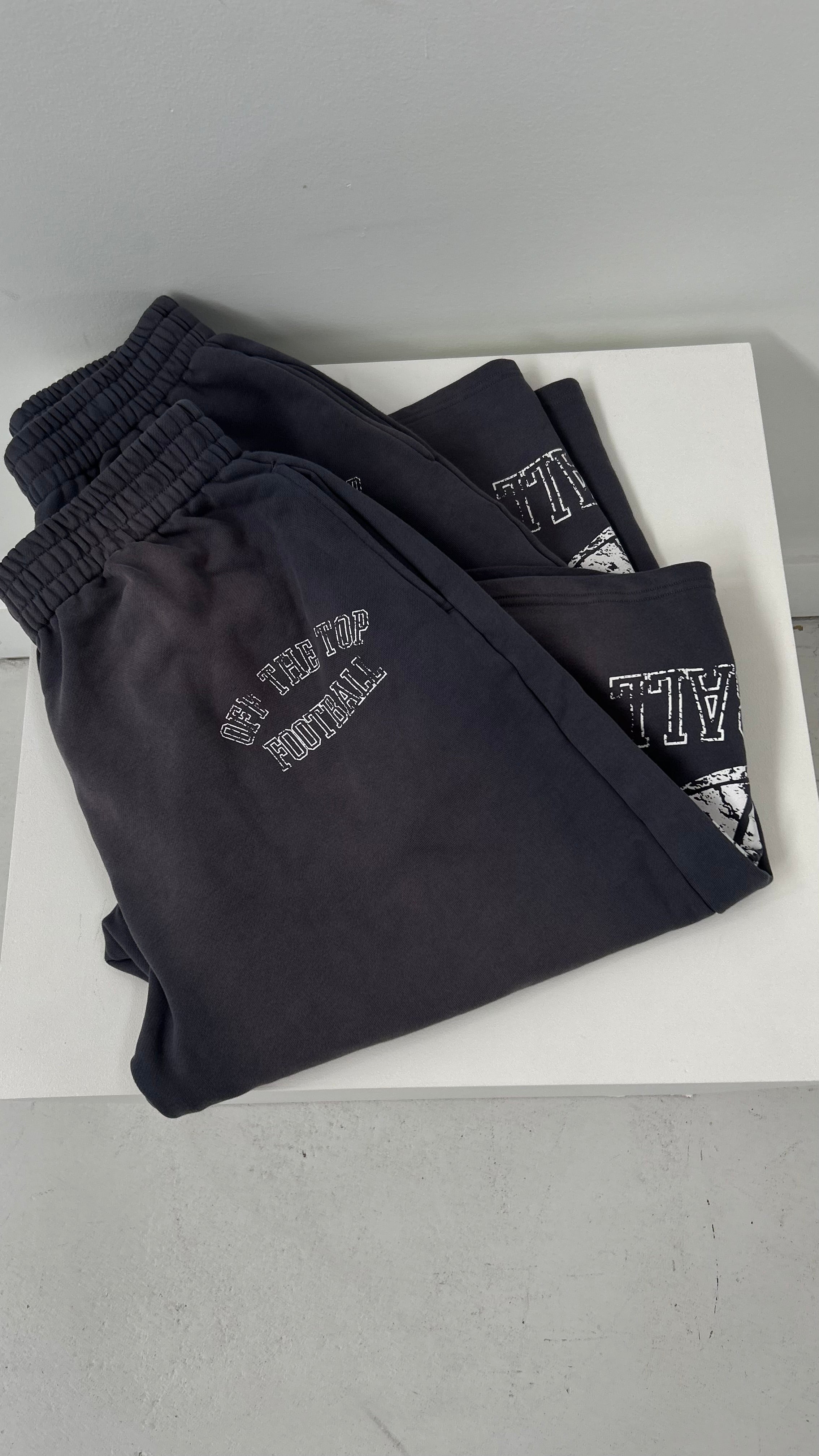 “87” SWEAT SHORTS